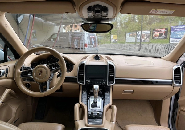 Porsche Cayenne cena 229000 przebieg: 175000, rok produkcji 2017 z Gdańsk małe 781